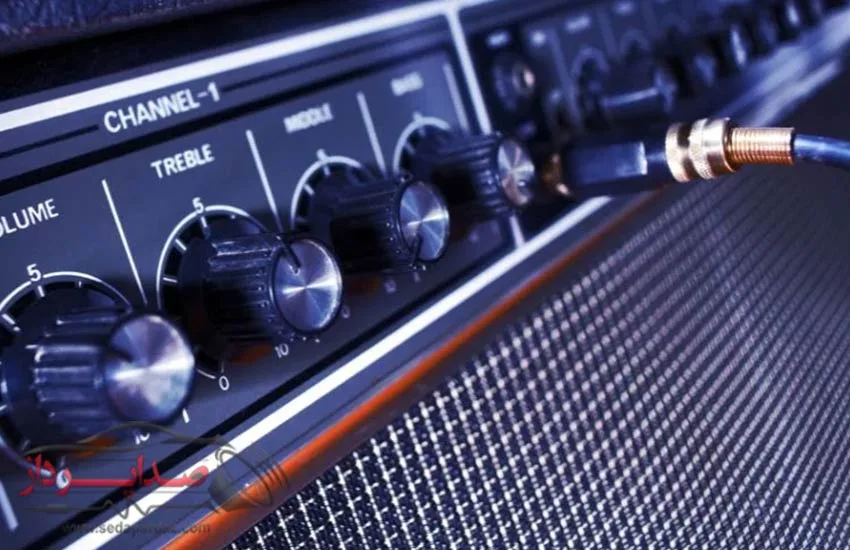 Loose connections may cause the amplifier fuse to burn